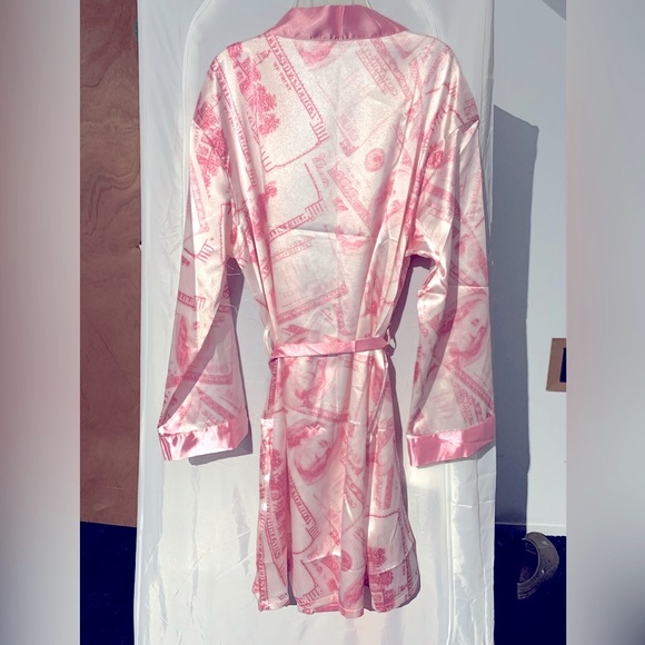 Money Robe w/Satin Feel nwot - Picture 3 of 4